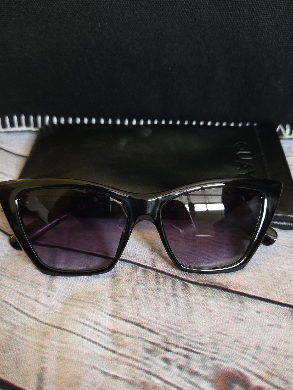 Quay Set In Stone Sunglasses